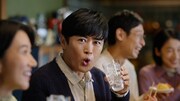 「キリン 上々 焼酎ソーダ」の新テレビCMに出演する劇団ひとり。