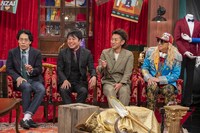 左から令和ロマン・高比良くるま、NON STYLE井上、ツートライブ周平魂 、DJ KOO。(c)読売テレビ