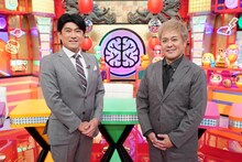 左から藤井貴彦アナウンサー、くりぃむしちゅー有田。(c)日本テレビ