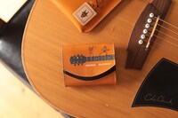 「小さいふ お笑いギタリスト 松浦真也コラボモデル」イメージ