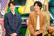 左から岡田将生、松坂桃李。(c)日本テレビ