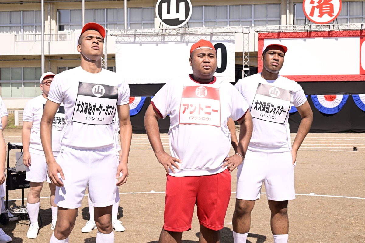 ドンココとマテンロウ・アントニー（中央）。(c)TBS