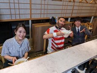 「静岡発そこ知り 今夜公開！記者が知ってるウマい店」のワンシーン。(c)静岡放送