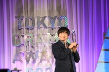 満面の笑みを浮かべるバカリズム。