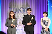 作品賞優秀賞を受賞した「silent」の（左から）川口春奈、目黒蓮、夏帆。