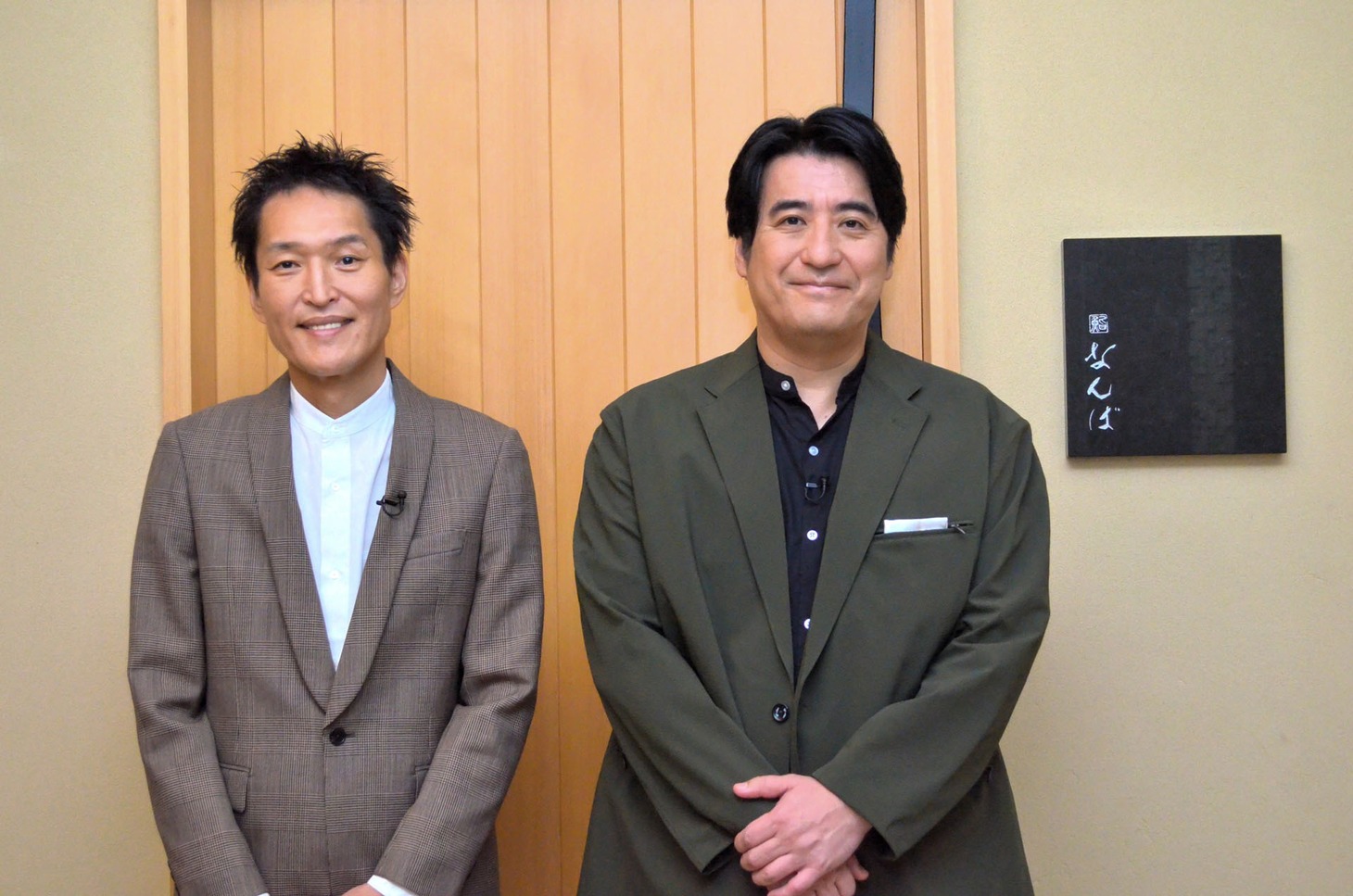 千原ジュニア（左）と佐久間宣行（右）。