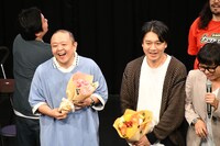 10月24日に出演したライブで優勝お祝いの花束をもらったサルゴリラ。