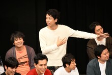 後輩たちからファイヤーサンダー崎山の評判を聞き、距離を縮めすぎないようにしているというニッポンの社長・辻。