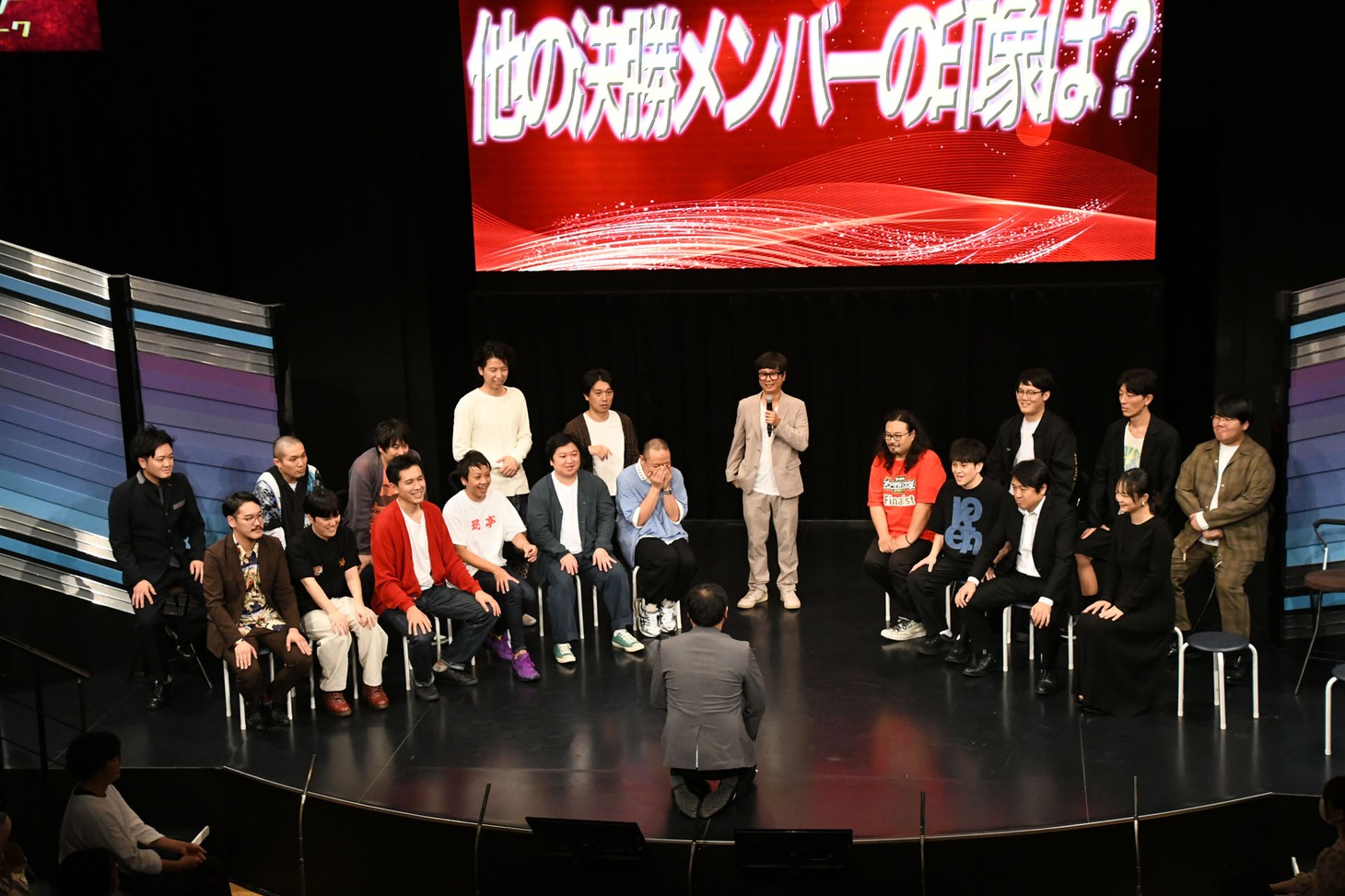 トップバッターを引いてしまったことをほかのファイナリストたちに謝罪するカゲヤマ益田。