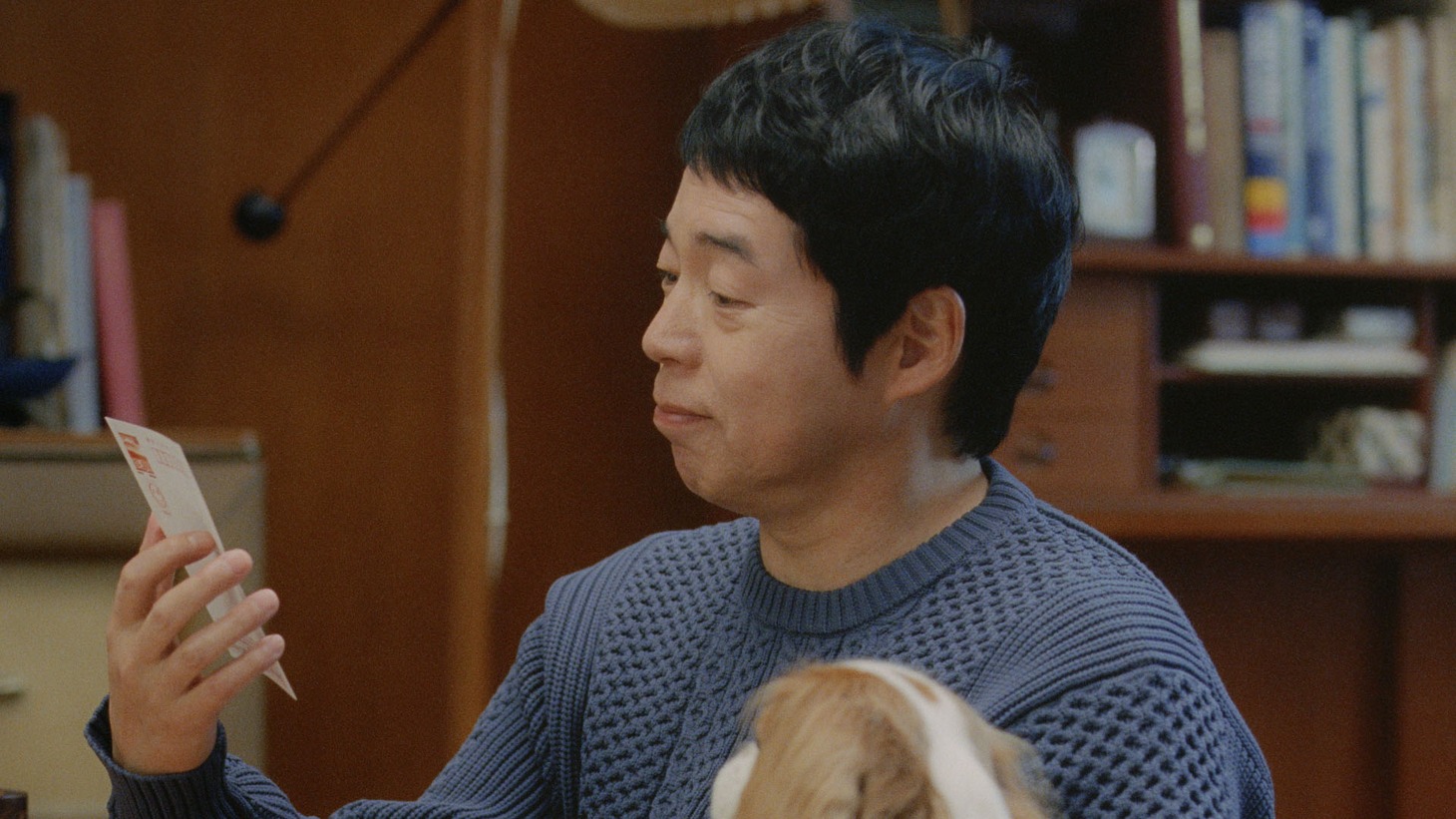 「年賀状の歌・こたつ編」のワンシーン。