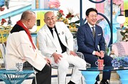 笑福亭鶴瓶と錦鯉。(c)TBS