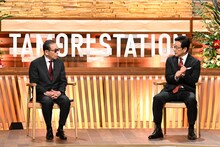 左から、タモリ、栗山英樹。(c)テレビ朝日
