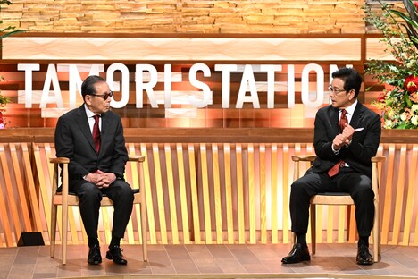 左から、タモリ、栗山英樹。(c)テレビ朝日