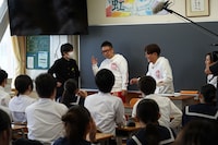 「なすなかにしのバズっちゃ!!」より。