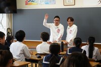 「なすなかにしのバズっちゃ!!」より。