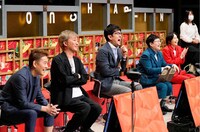 左からスピードワゴン、土田晃之、ハリセンボン。