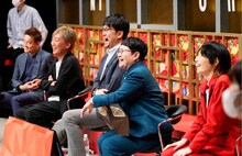 左からスピードワゴン、土田晃之、ハリセンボン。