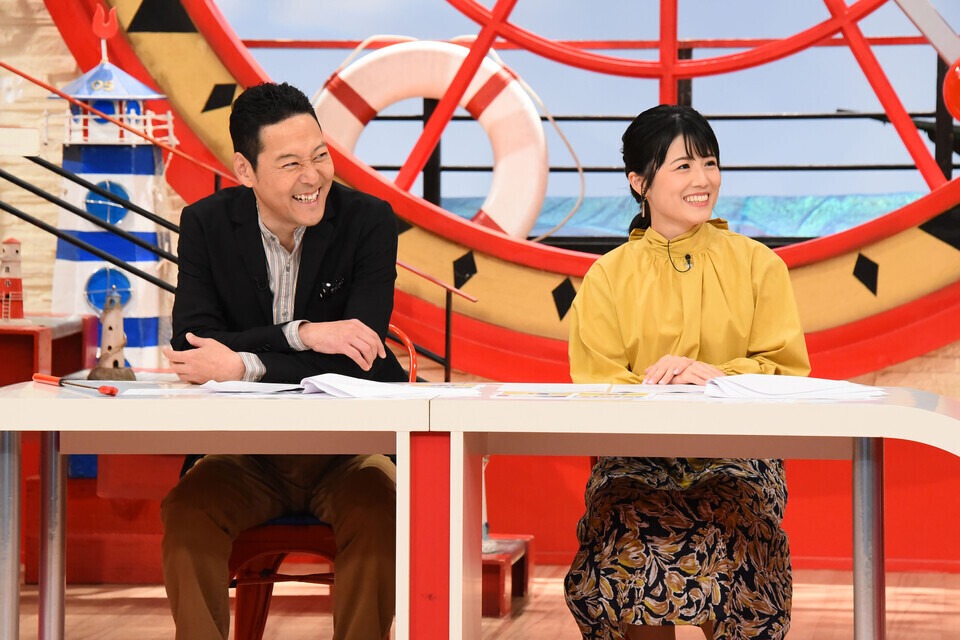 左から東野幸治、中島めぐみアナウンサー。(c)関西テレビ
