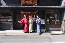 左からビスケットブラザーズきん、男性ブランコ浦井、男性ブランコ平井、ビスケットブラザーズ原田。