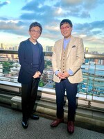 古舘伊知郎（左）と南海キャンディーズ山里（右）。