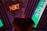 「ytv漫才新人賞」のトロフィー。