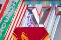 「ytv漫才新人賞」のトロフィー。