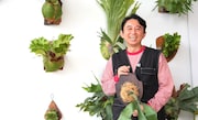 「夢が咲く 有吉園芸 ~Road to open a garden shop~」に出演する有吉弘行。(c)BS朝日