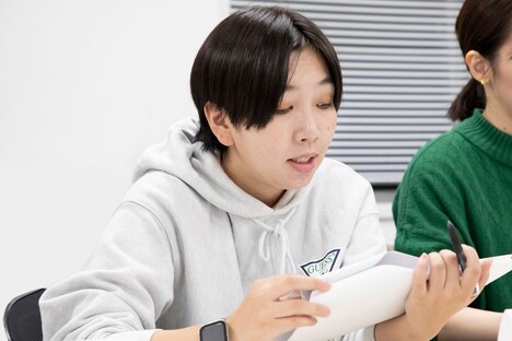 女1役のエルフはる。