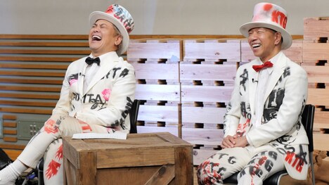 くりぃむしちゅー有田とバイきんぐ小峠。(c)TBS