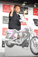 スピードワゴン井戸田と「SLP号」のパネル。