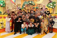 「深夜のハチミツ」の出演者たち。(c)フジテレビ