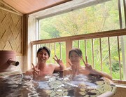 ニューヨーク屋敷と中村静香。(c)テレビ東京