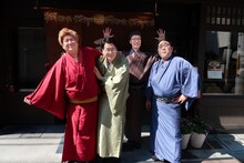 左からビスケットブラザーズきん、男性ブランコ浦井、男性ブランコ平井、ビスケットブラザーズ原田。(c)関西テレビ