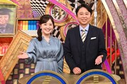 左から水卜麻美アナウンサー、有吉弘行。(c)日本テレビ