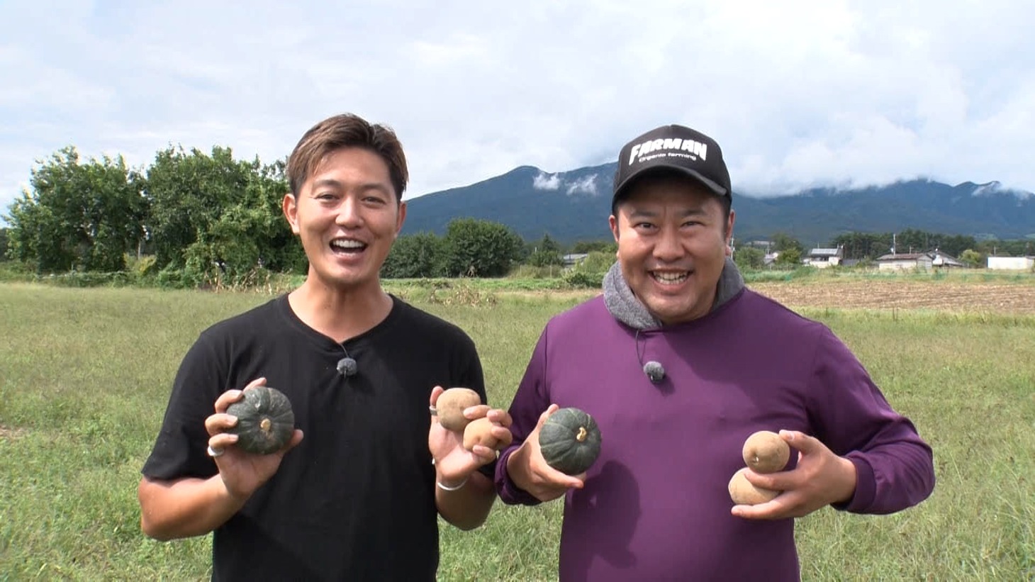 左から工藤阿須加、とにかく明るい安村。(c)日本テレビ