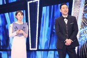 「THE SECOND」第1回大会「グランプリファイナル」の司会を務めた（左から）宮司愛海アナウンサー、東野幸治。(c)フジテレビ
