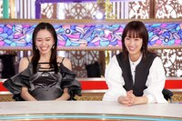 左から山本舞香、坂下千里子。(c)テレビ東京