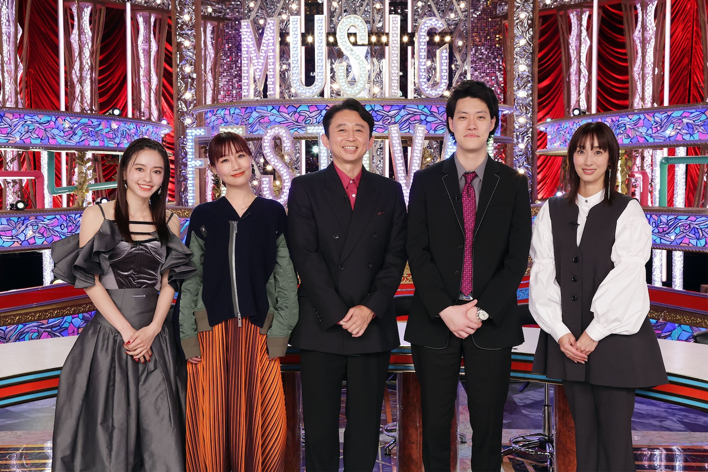 左から山本舞香、大塚愛、有吉弘行、霜降り明星・粗品、坂下千里子。(c)テレビ東京