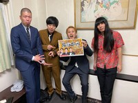 黒帯と金属バット。