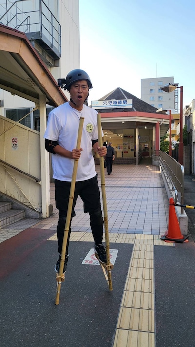 「パンサー尾形の竹馬散歩 穴守稲荷編」より。