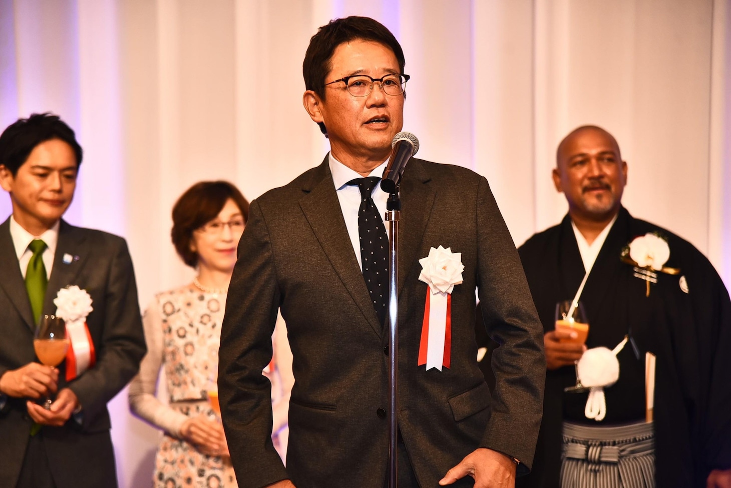 古田敦也（中央）、ラミレスら。