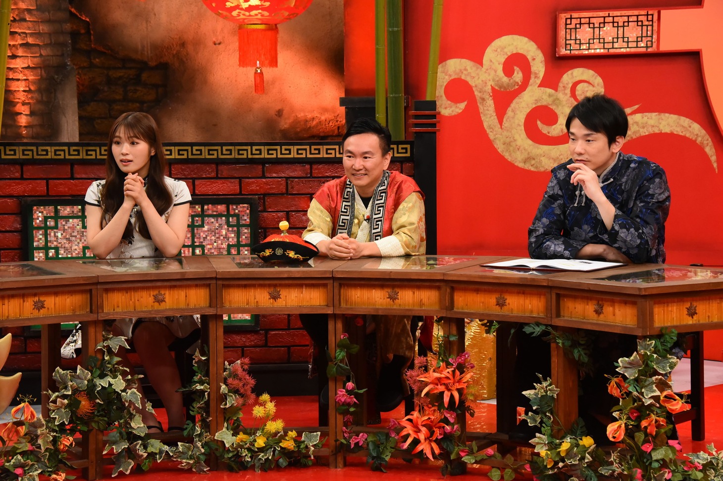 左から渋谷凪咲、かまいたち。(c)関西テレビ