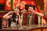 左から渋谷凪咲、かまいたち山内。(c)関西テレビ