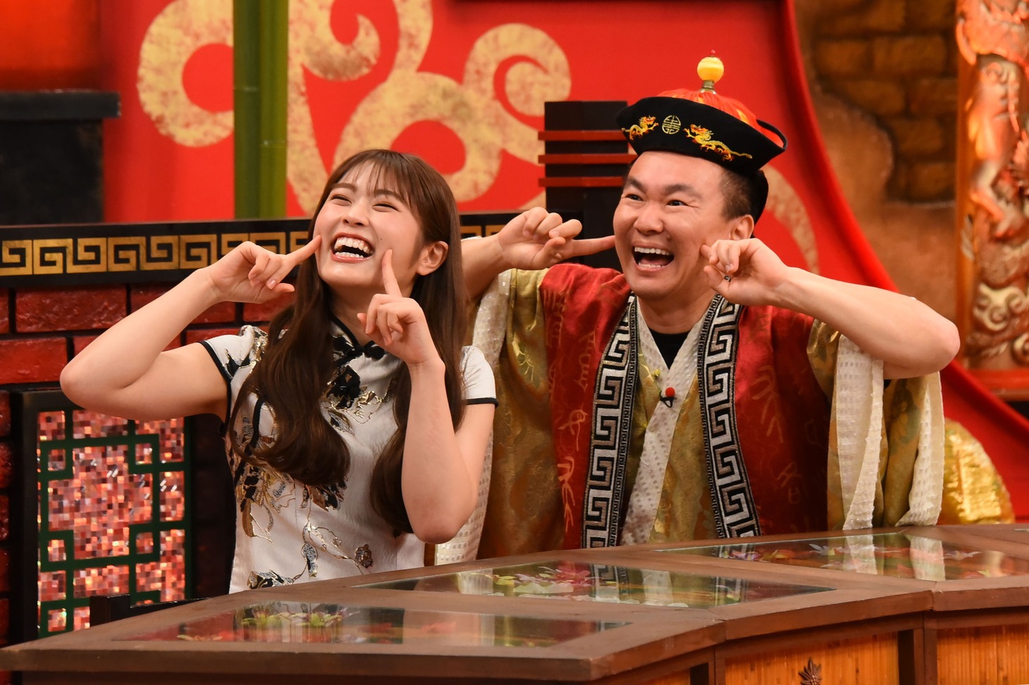 左から渋谷凪咲、かまいたち山内。(c)関西テレビ