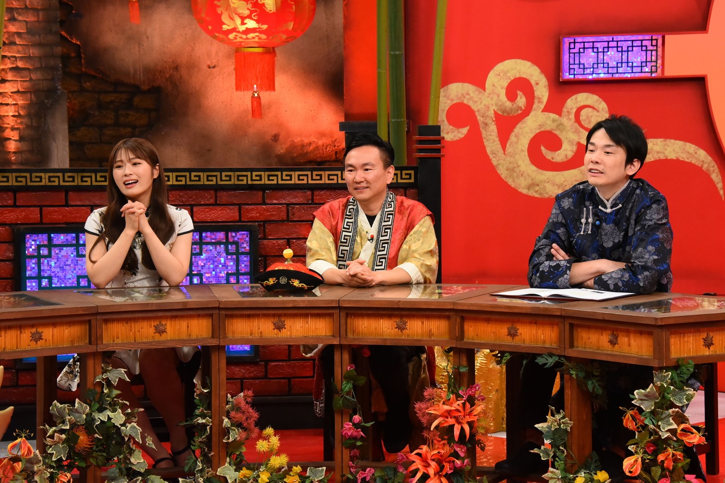 左から渋谷凪咲、かまいたち。(c)関西テレビ