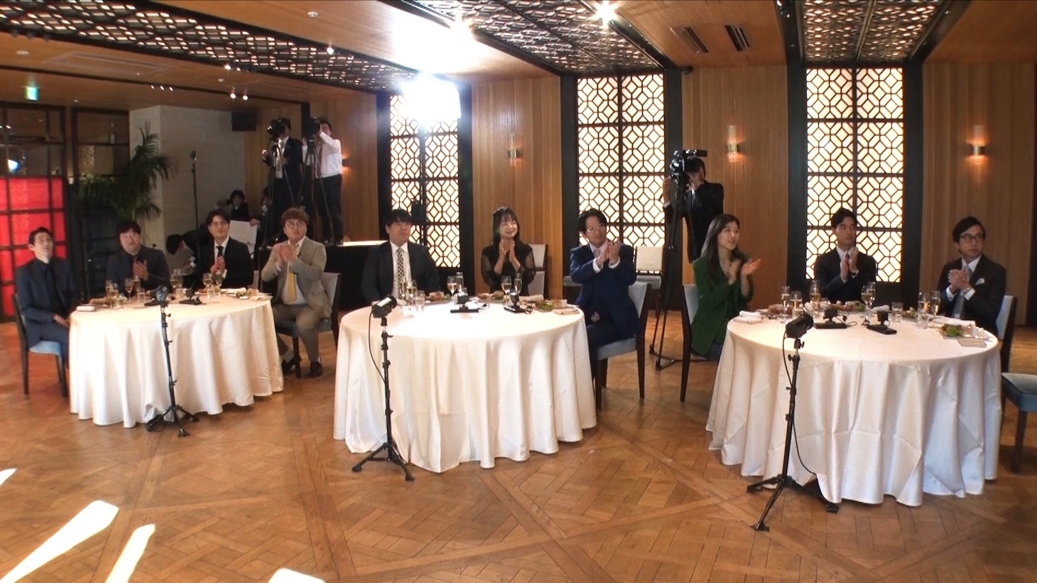 せいやの結婚披露宴企画に集う、せいやとゆかりの深いメンバーたち。(c)テレビ朝日