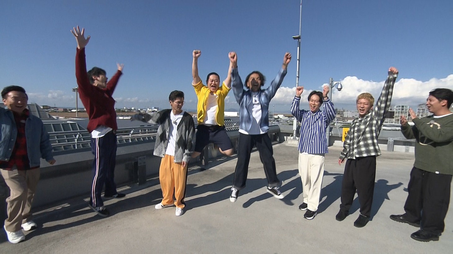 「モグライダー芝の実家に泊まろう」と題した企画で愛媛を訪れる「ジョンソン」メンバーたち。(c)TBS