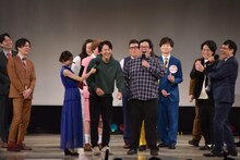 所属事務所の先輩、ウエストランド井口に「粘着されている」と訴える春とヒコーキ（中央）。