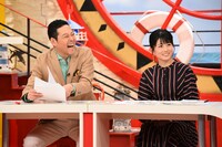 左から東野幸治、中島めぐみアナウンサー。(c)関西テレビ