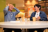 東京03飯塚の髪が将来薄くなることを考える、飯塚とバカリズム。(c)テレビ東京